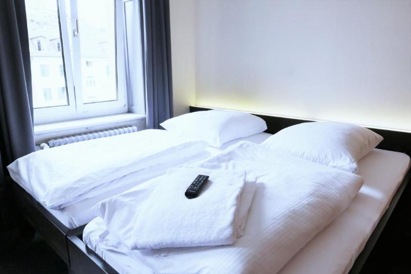 Easyhotel Zurich City Centre image