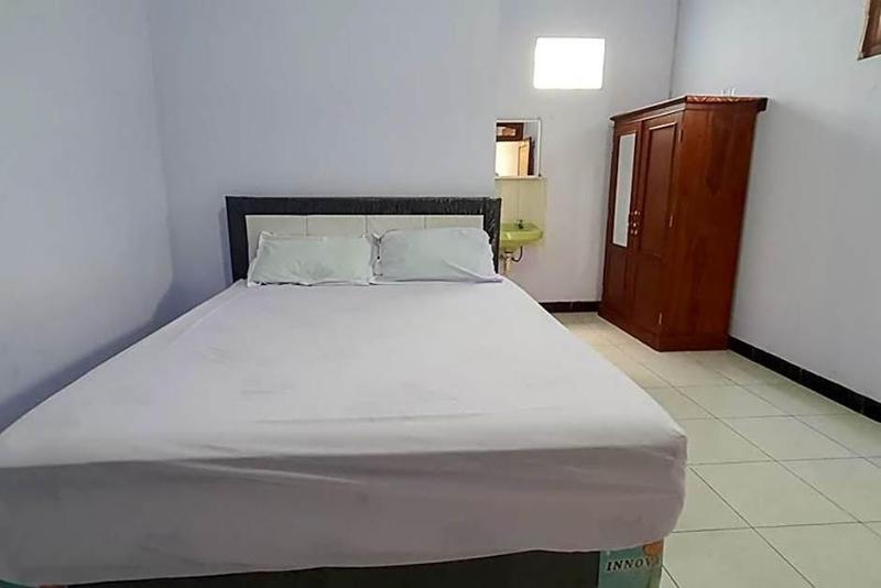 Angrumba Family Homestay Near Rsud Caruban image