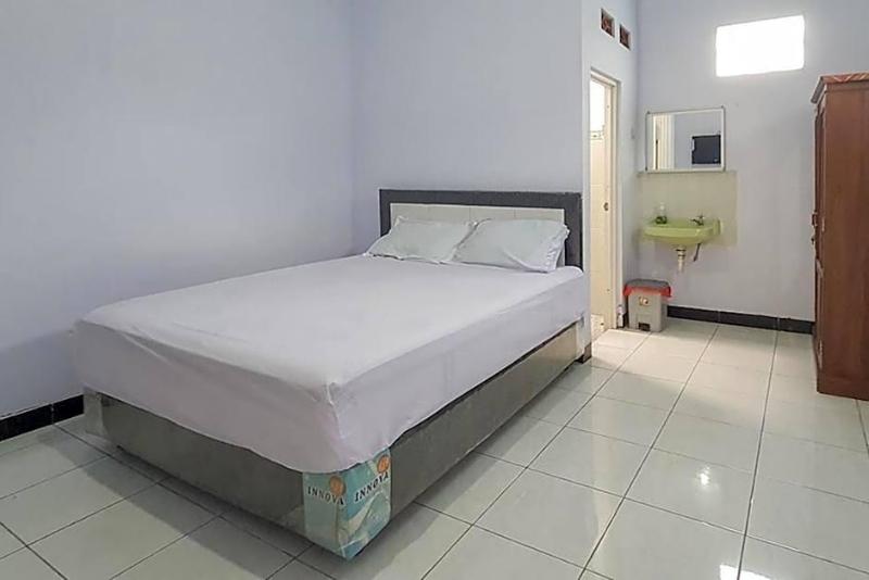 Angrumba Family Homestay Near Rsud Caruban image