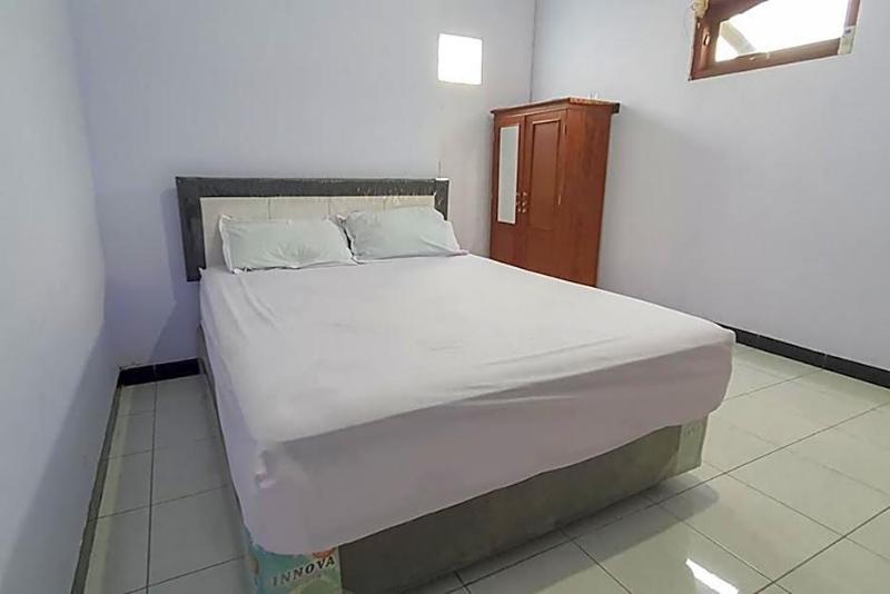 Angrumba Family Homestay Near Rsud Caruban image