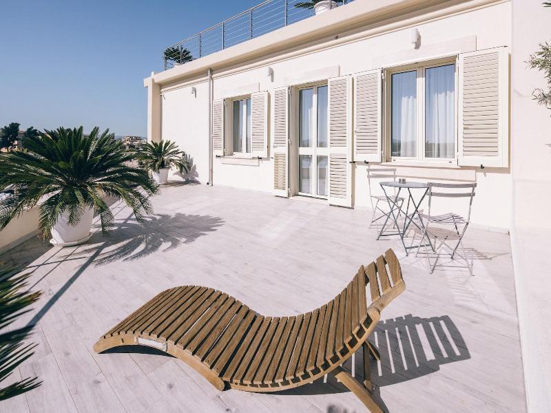 La Promenade Rooms & Suites image