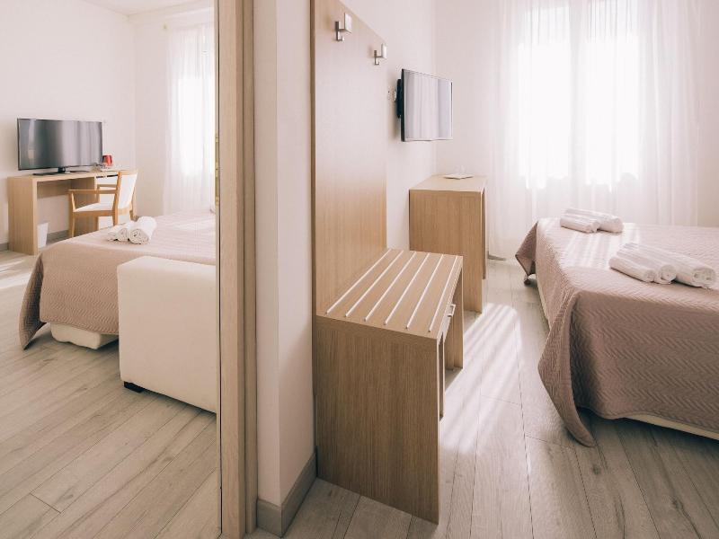 La Promenade Rooms & Suites image