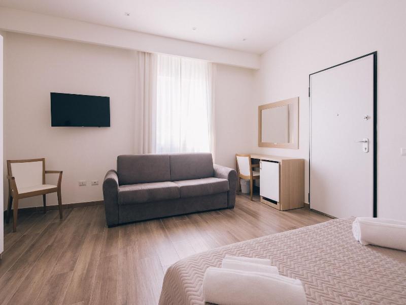 La Promenade Rooms & Suites image