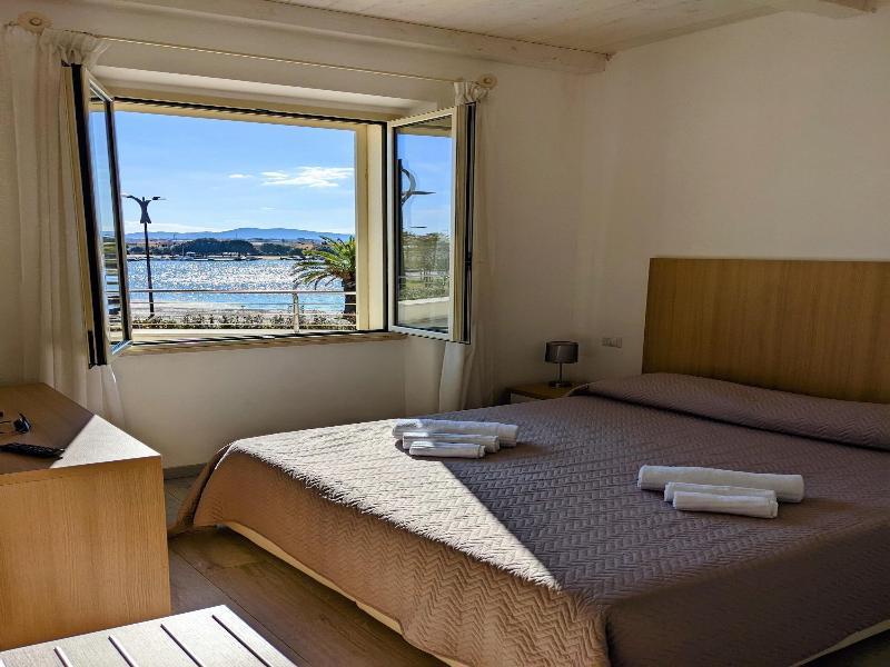 La Promenade Rooms & Suites image