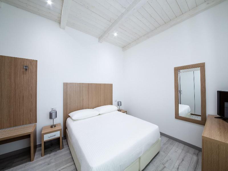 La Promenade Rooms & Suites image