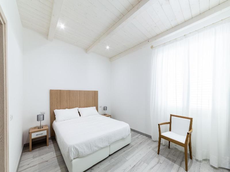 La Promenade Rooms & Suites image