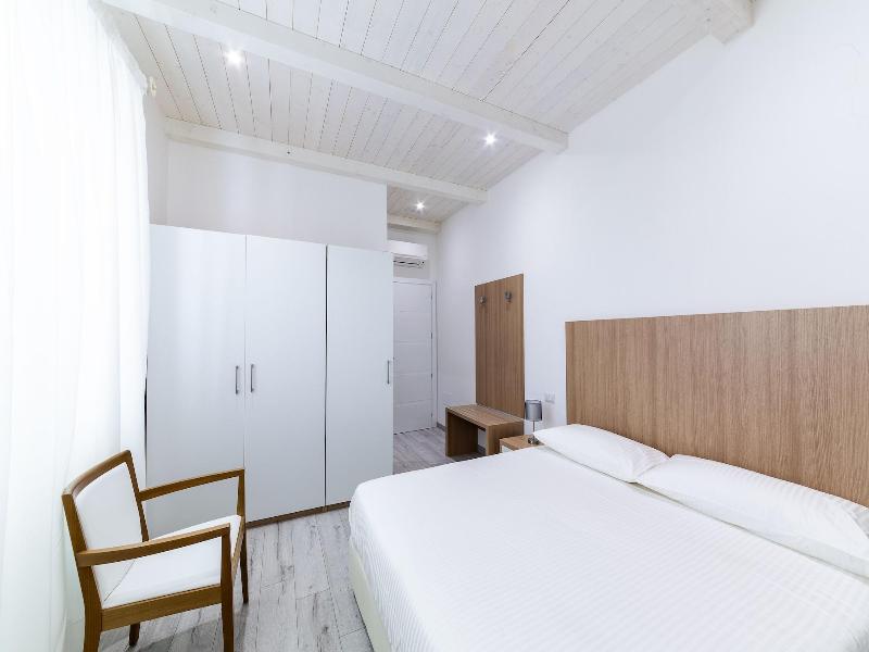 La Promenade Rooms & Suites image