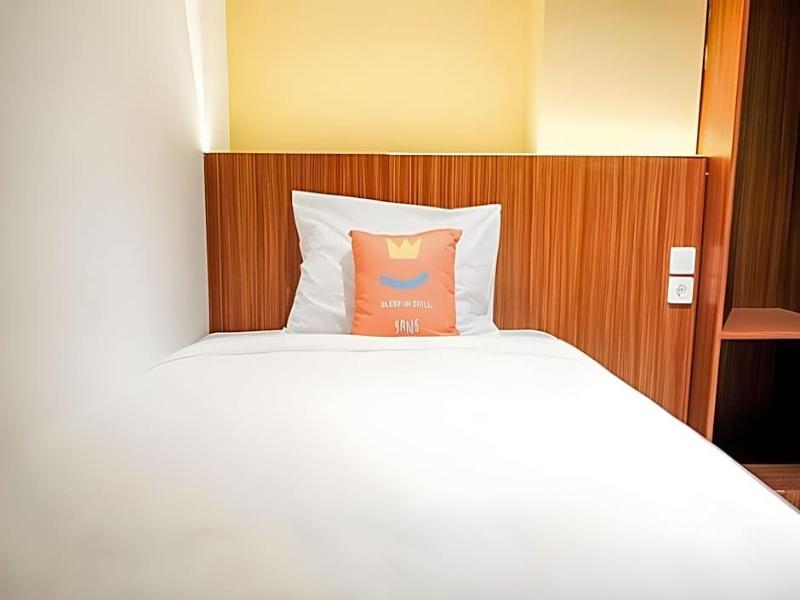 Sans Hotel Roxy Jakarta image