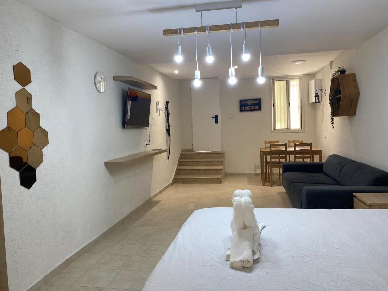 Maya Guest House - German Colony and Bahai Gardens image