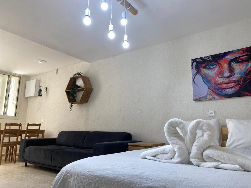 Maya Guest House - German Colony and Bahai Gardens image