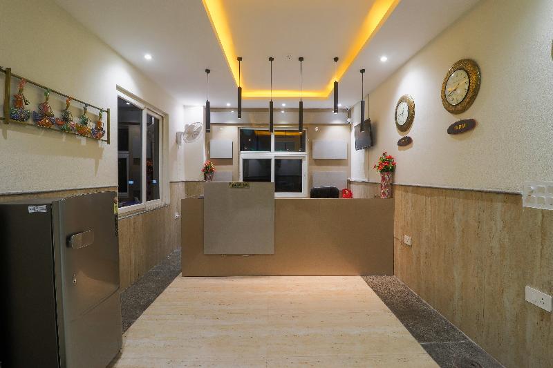 Lobby & Reception