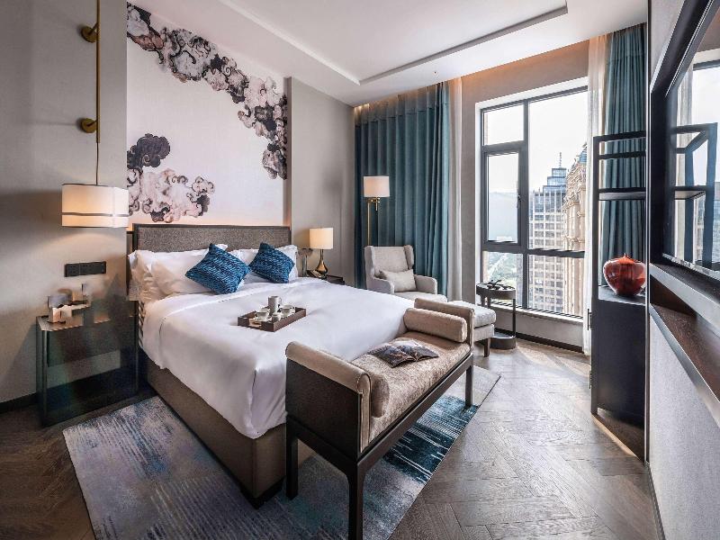 1 King Bed, Deluxe Suite, Non-Smoking