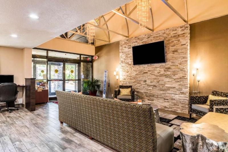 Lake Norman Inn And Suites image