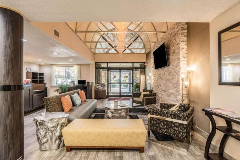 Lake Norman Inn And Suites image