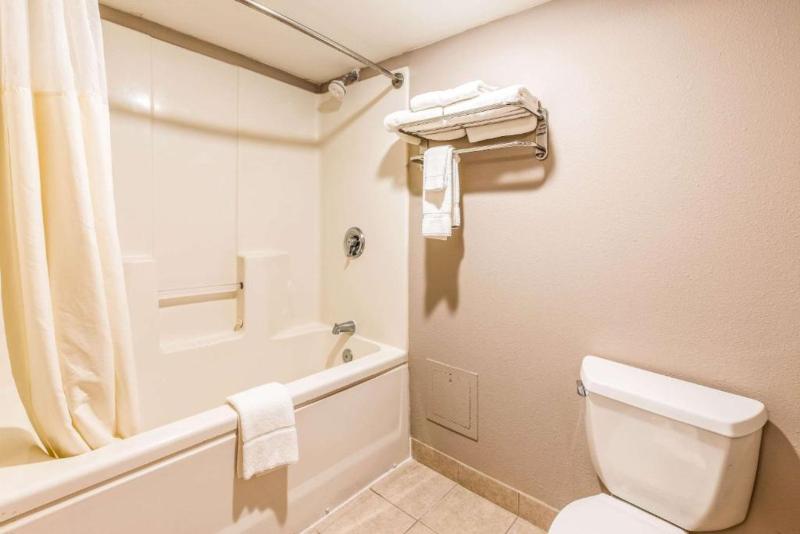 Lake Norman Inn And Suites image