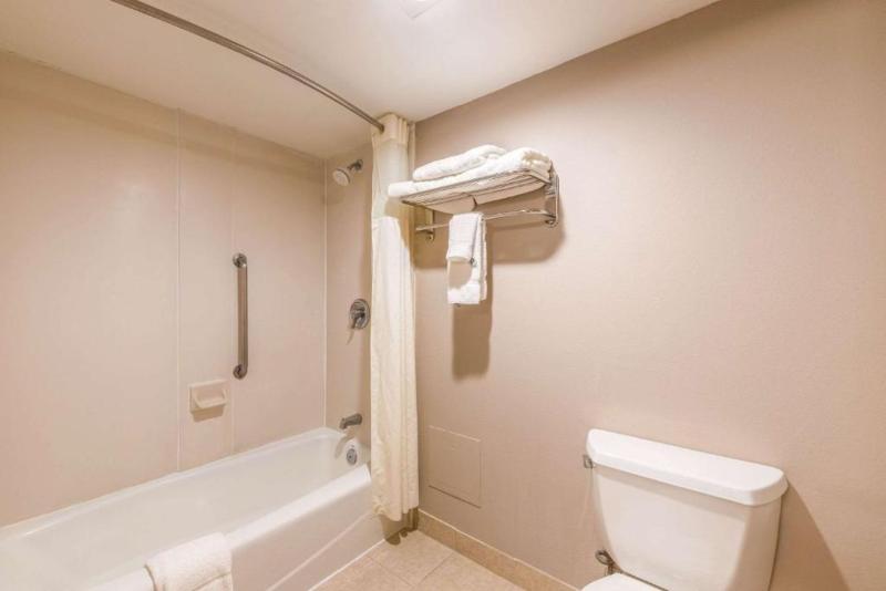 Lake Norman Inn And Suites image