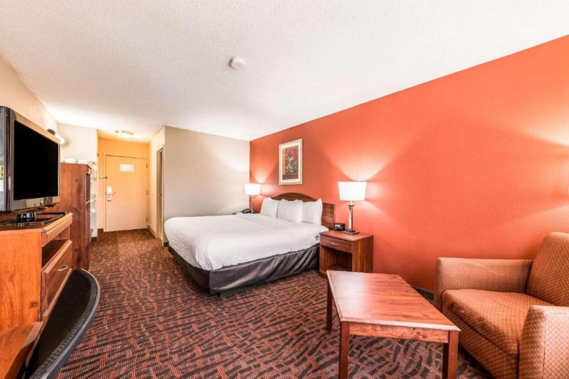 Lake Norman Inn And Suites image