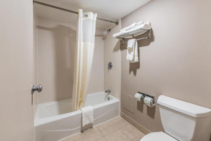 Lake Norman Inn And Suites image