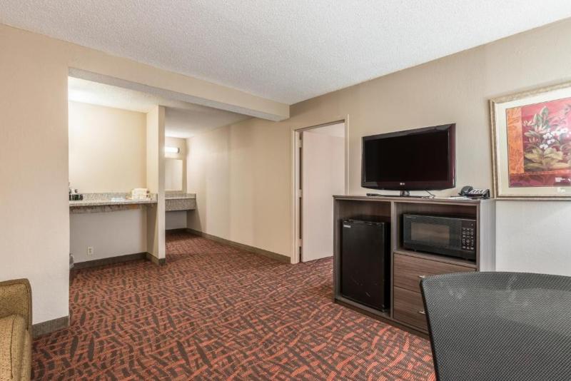 Lake Norman Inn And Suites image