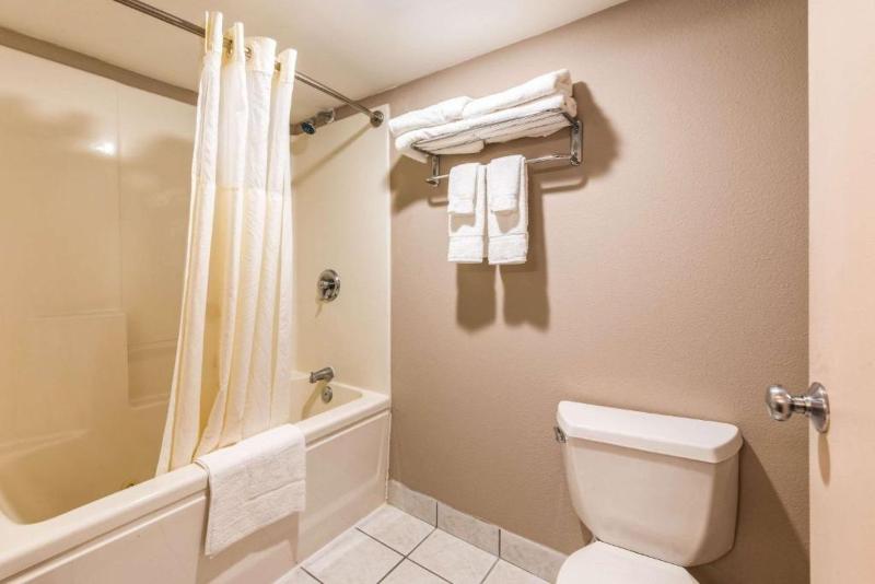 Lake Norman Inn And Suites image