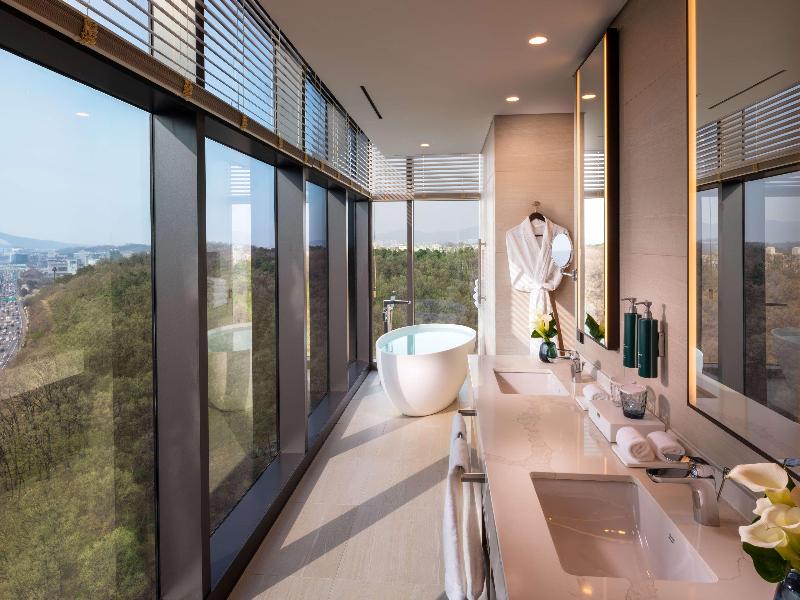 Doubletree By Hilton Seoul Pangyo image