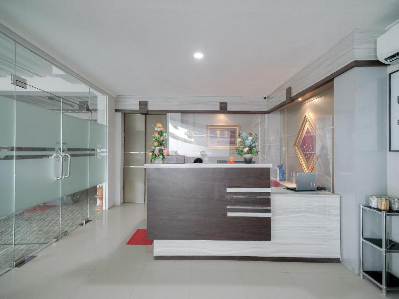 Urbanview Hotel Bari Syariah Palembang image