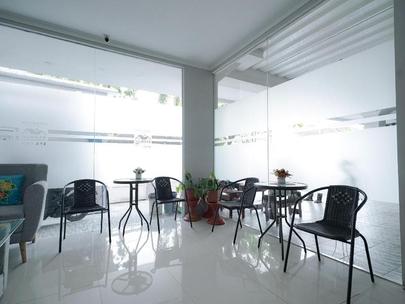 Urbanview Hotel Bari Syariah Palembang image