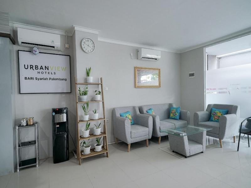 Urbanview Hotel Bari Syariah Palembang image