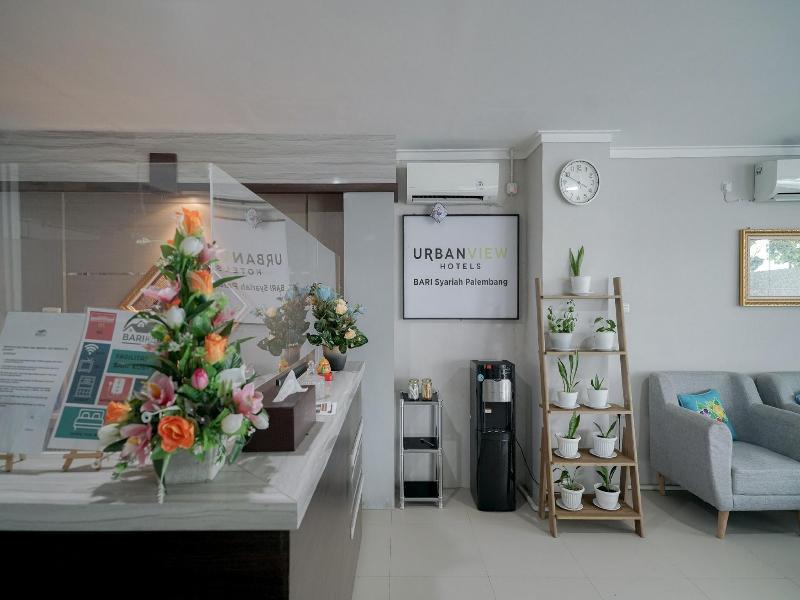 Urbanview Hotel Bari Syariah Palembang image