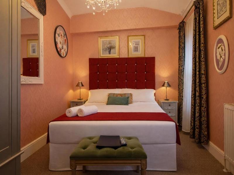 Hotel Rouge image