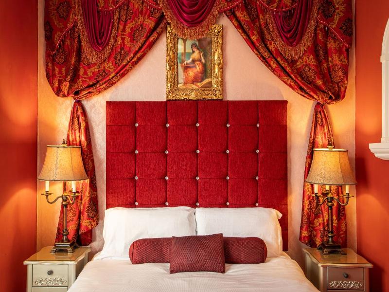 Hotel Rouge image
