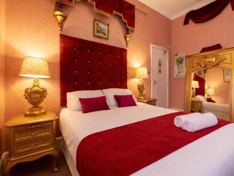 Hotel Rouge image