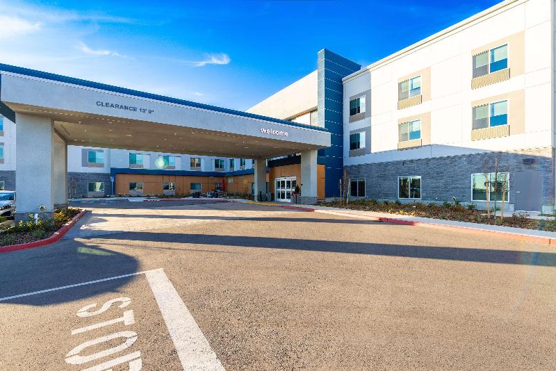 Hampton Inn Selma Ca image