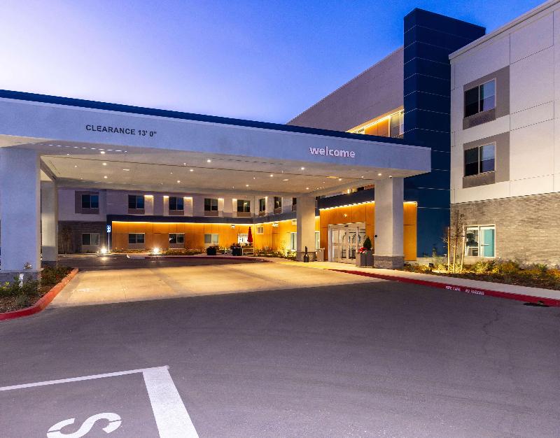 Hampton Inn Selma Ca image
