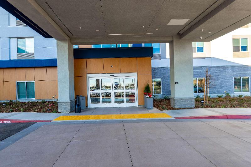 Hampton Inn Selma Ca image