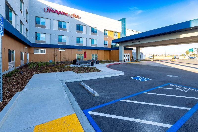 Hampton Inn Selma Ca image