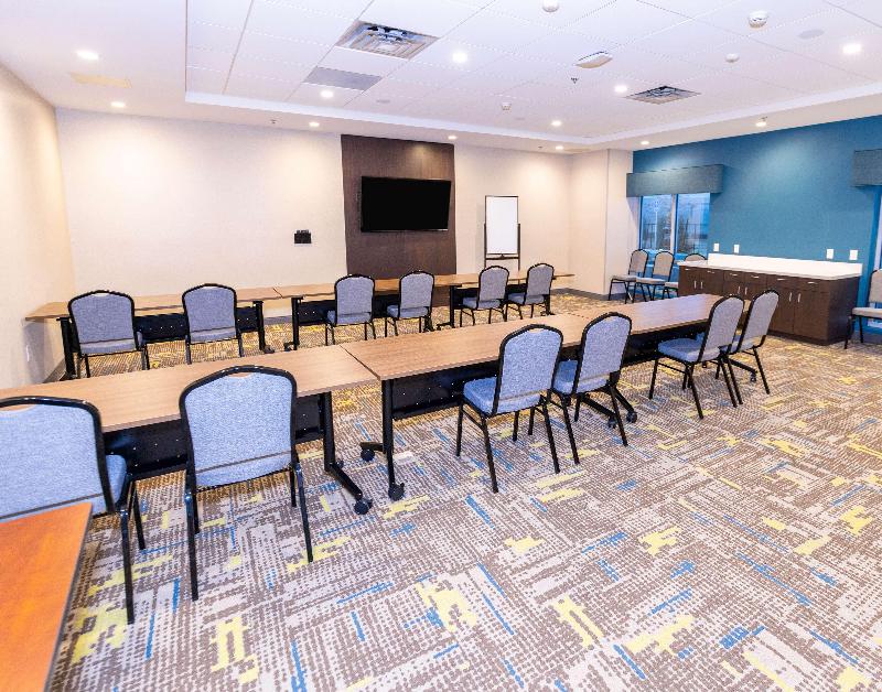 Hampton Inn Selma Ca image
