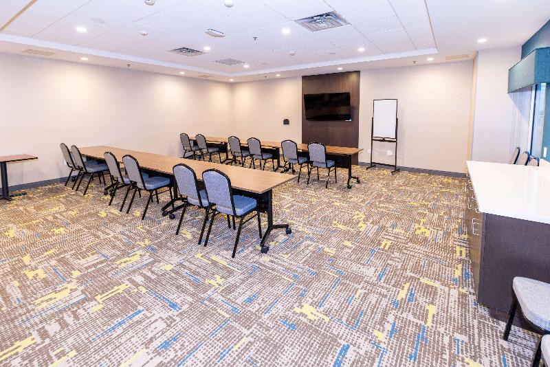 Hampton Inn Selma Ca image