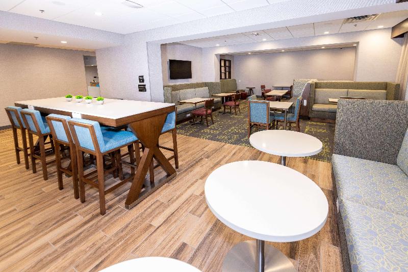 Hampton Inn Selma Ca image