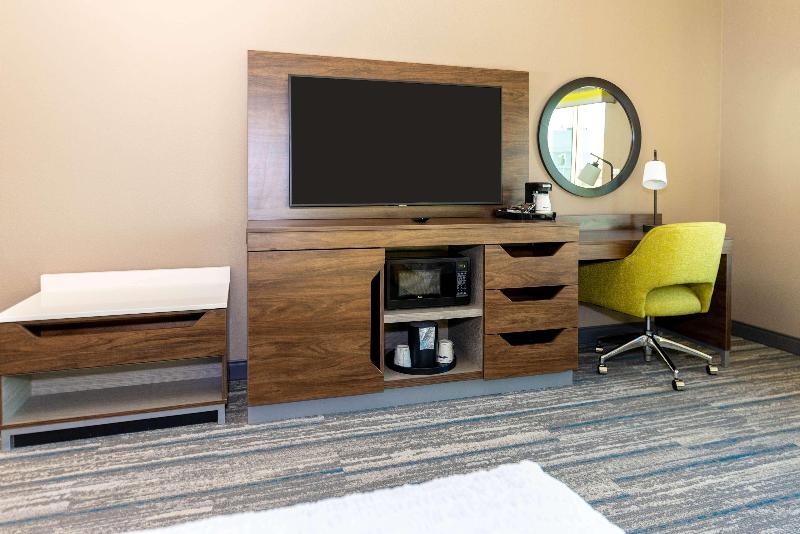 Hampton Inn Selma Ca image