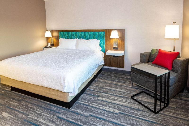 Hampton Inn Selma Ca image