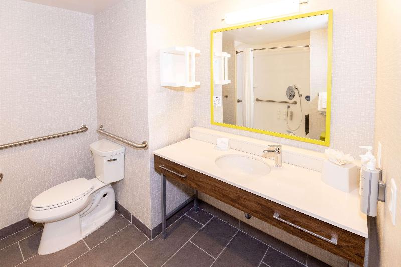 Hampton Inn Selma Ca image