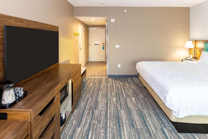 Hampton Inn Selma Ca image