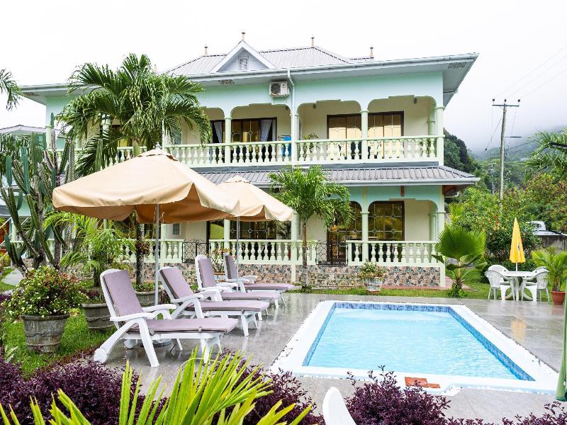 Green Palm Self Catering Apartments And Chalets