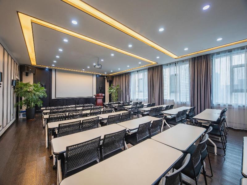 Xana Hotelle Urumqi People Daximen Road image