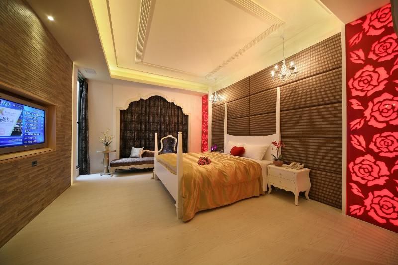 Moon-inn Boutique Motel image
