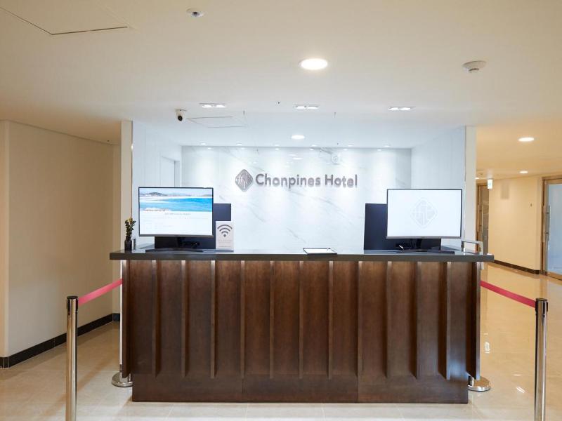 Sokcho Chonpines Beach Hotel image