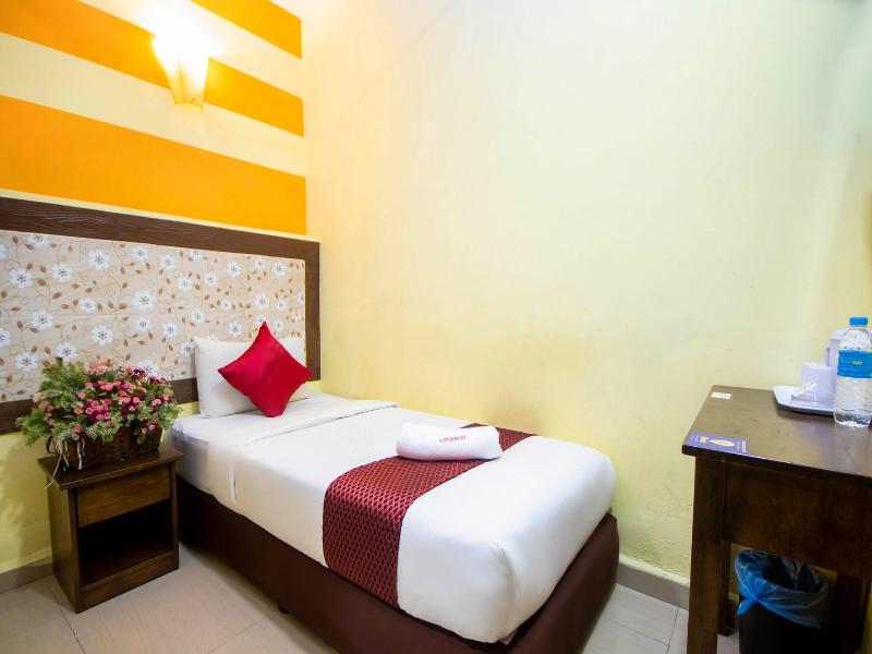 Sun Inns Permas Jaya image