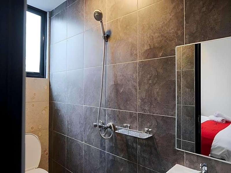Reddoorz Plus Near Taman Anggrek Mall image