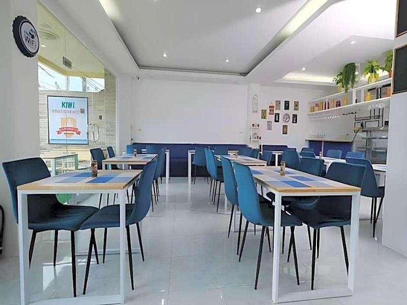 Kiwi Boutique Hotel image